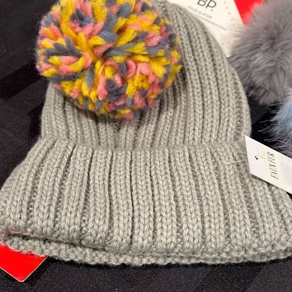 Gray PICK-A-Pom Beanie 3 Interchangeable Poms - Picture 9 of 9